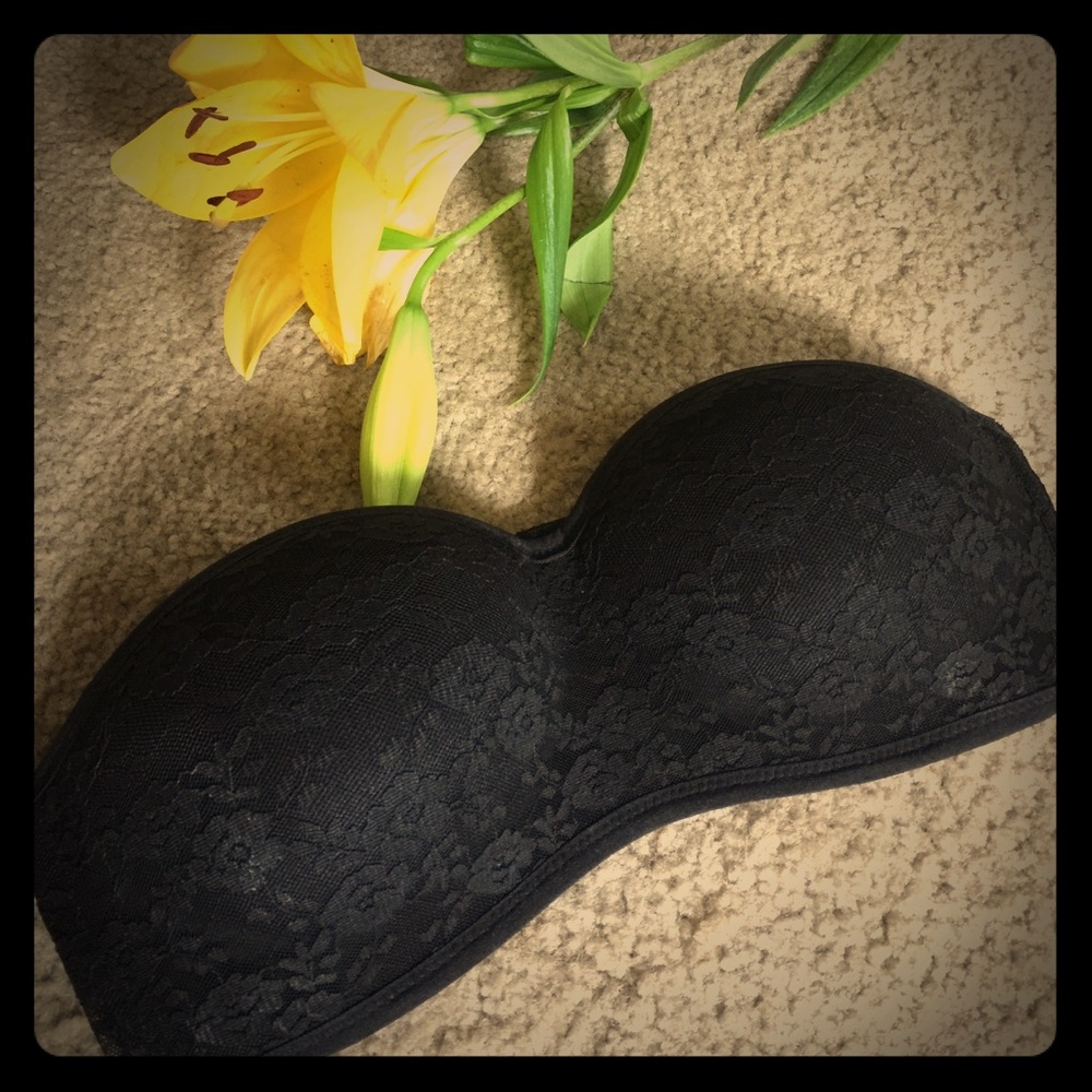 SOLD - VICTORIA'S SECRET:  Strapless lace bra!