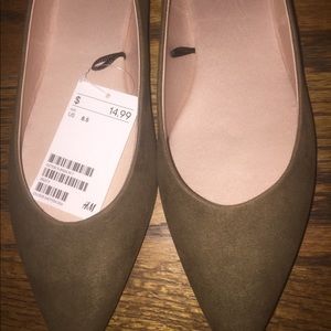 NWT khaki green flats
