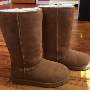 Tall classic brown ugg boots size 5!