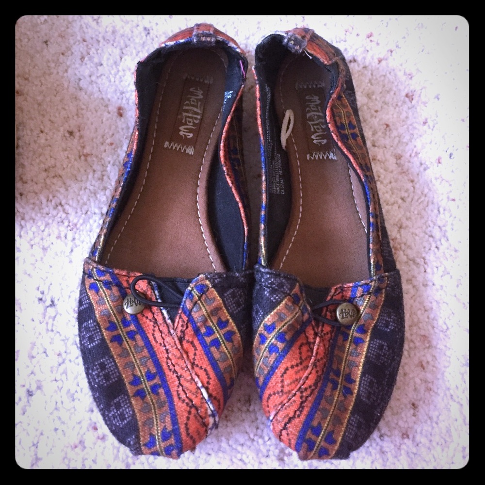 Very comfy! Worn once in the house!