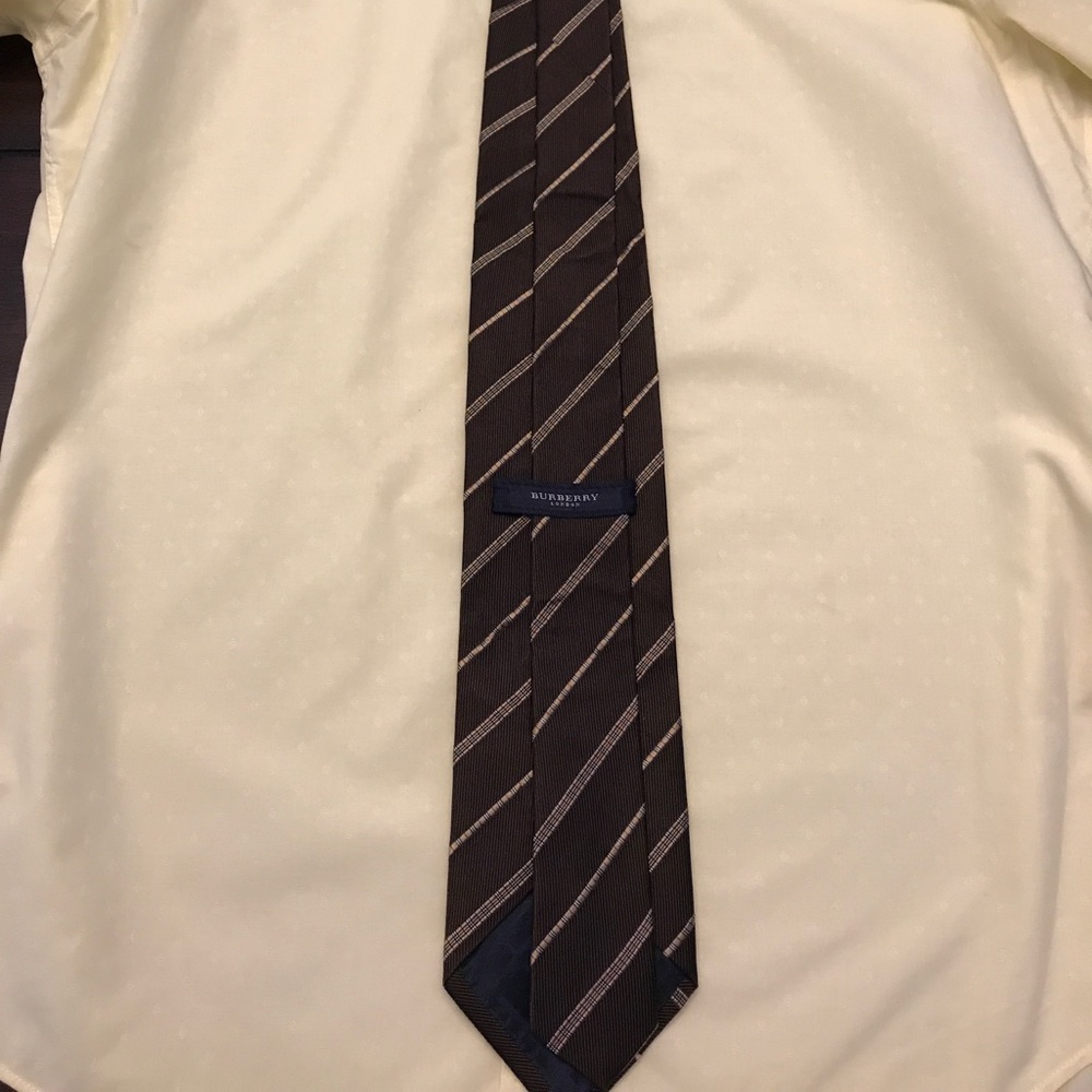 Burberry tie 100% authentic
