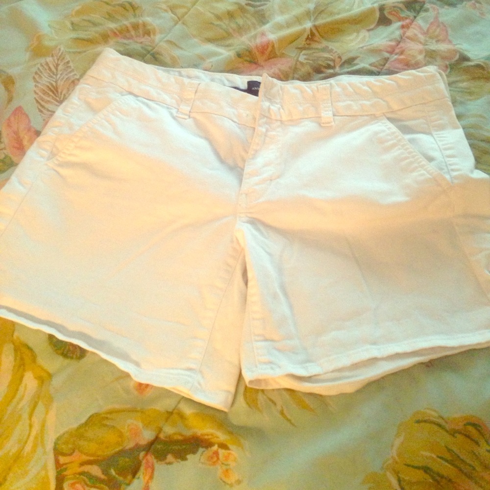American Eagle white shorts