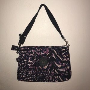 Many useful pockets/credit card slots!!