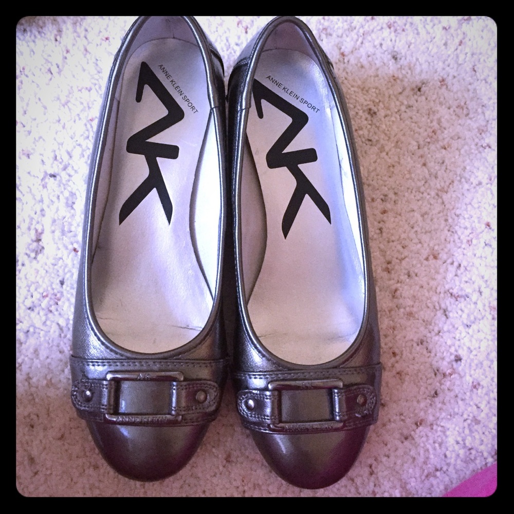 Very comfy! In great condition.