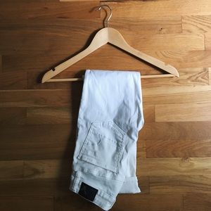American Eagle distressed white jegging crop