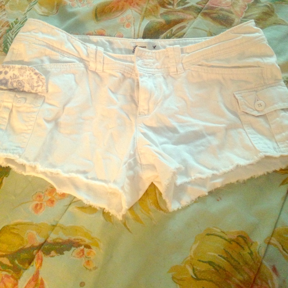 American Eagle white shorts