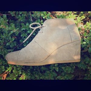 Size 8 Tom's Booties