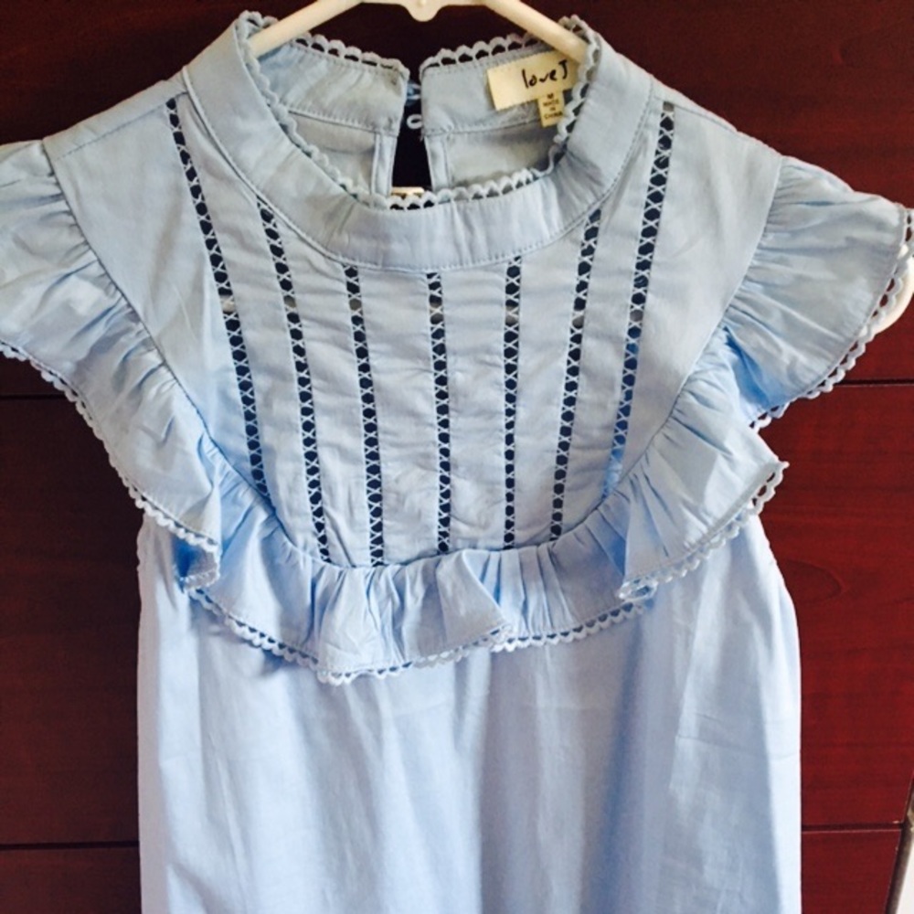 Cute baby blue top , never worn