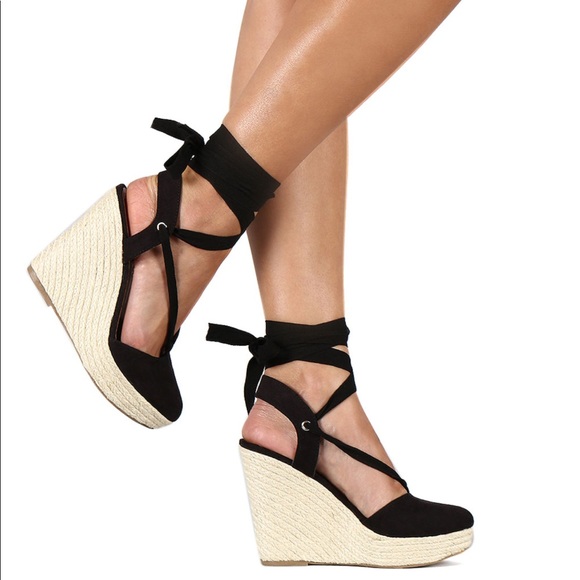 ❗️mark down❗️Black ankle strap wedge - Picture 2 of 3