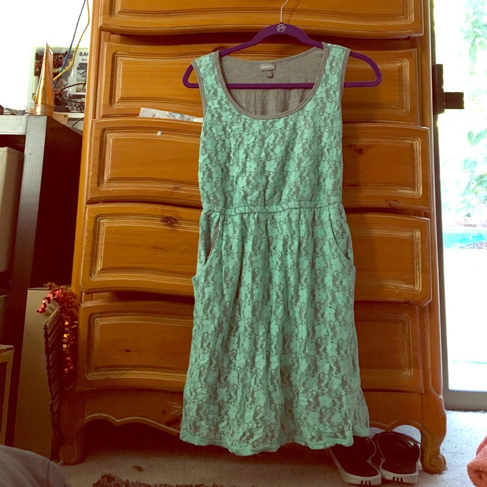 Short, lace, pocket dress
