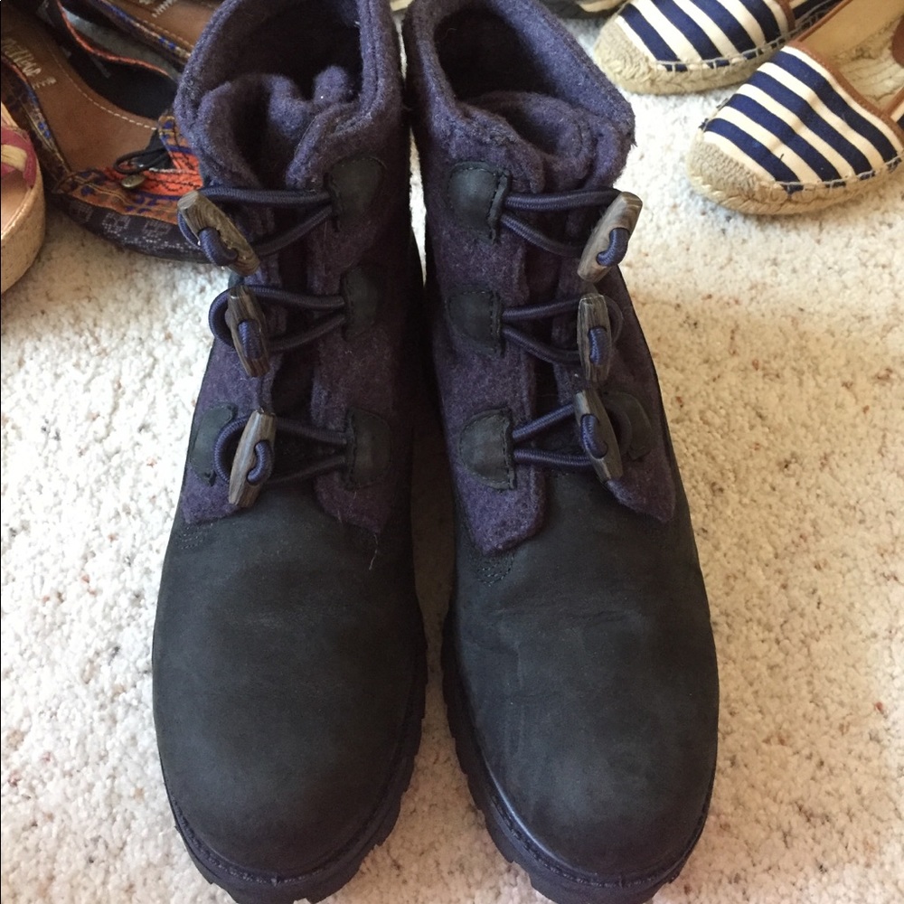 Worn once, very warm.