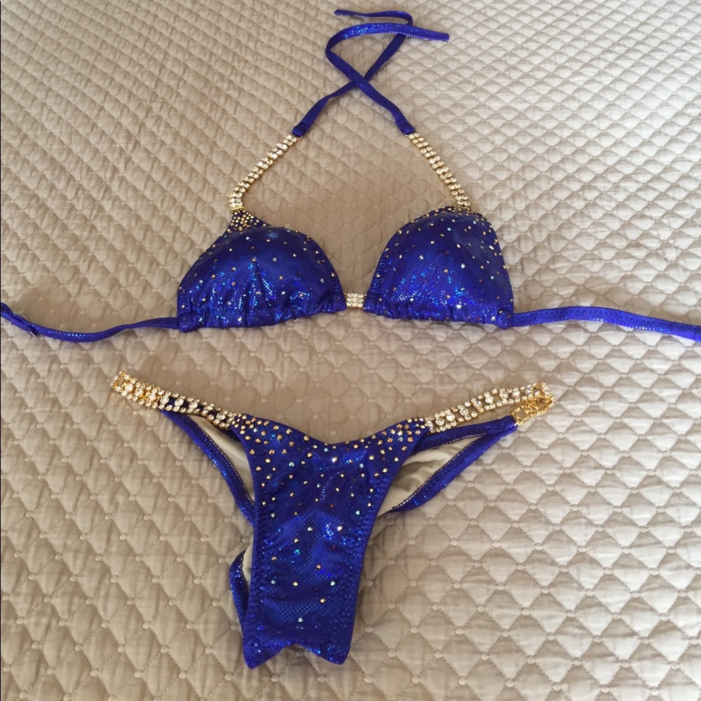 Competition suit