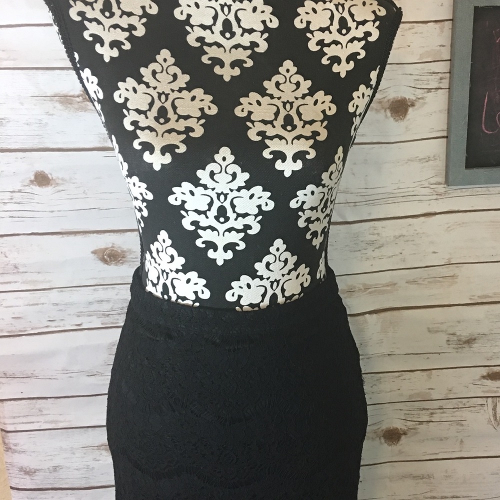 Black lace mid skirt NWT size small forever 21