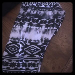 Aztec black and white legging