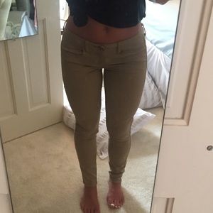 khaki skinny pants || american eagle