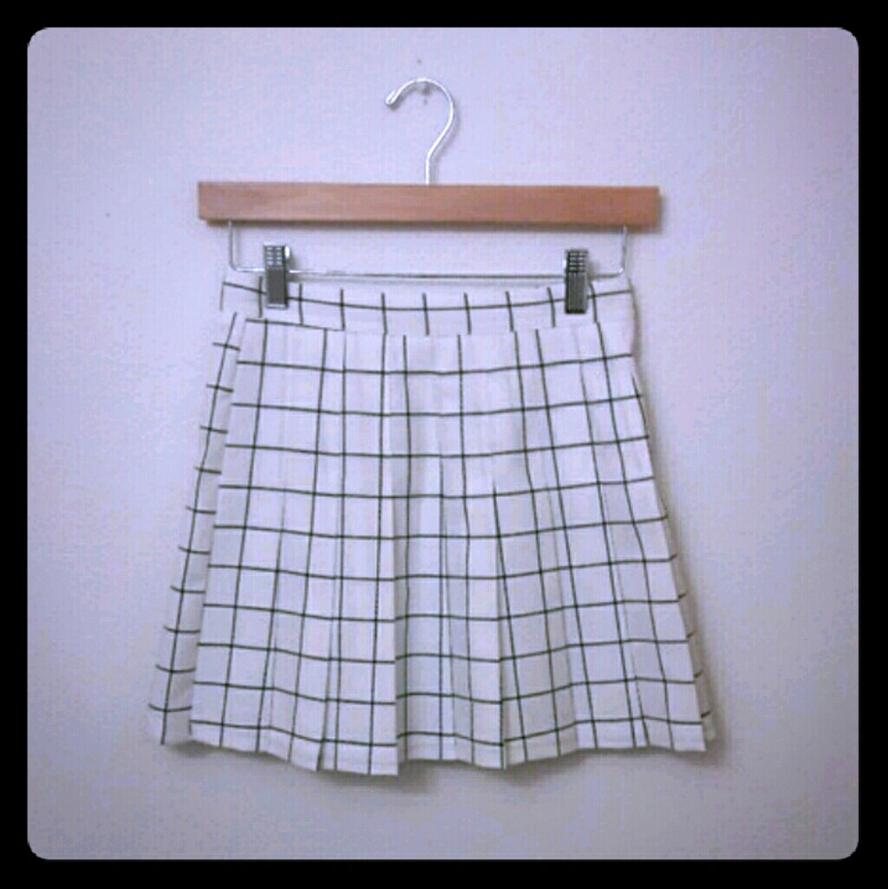 White and black check skater skirt