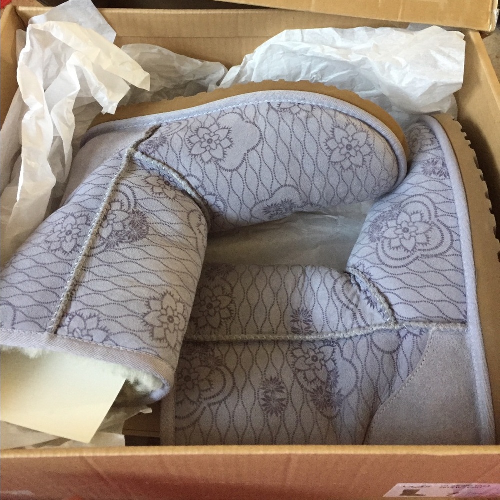 Brand new uggs, authentic. Firm on price.