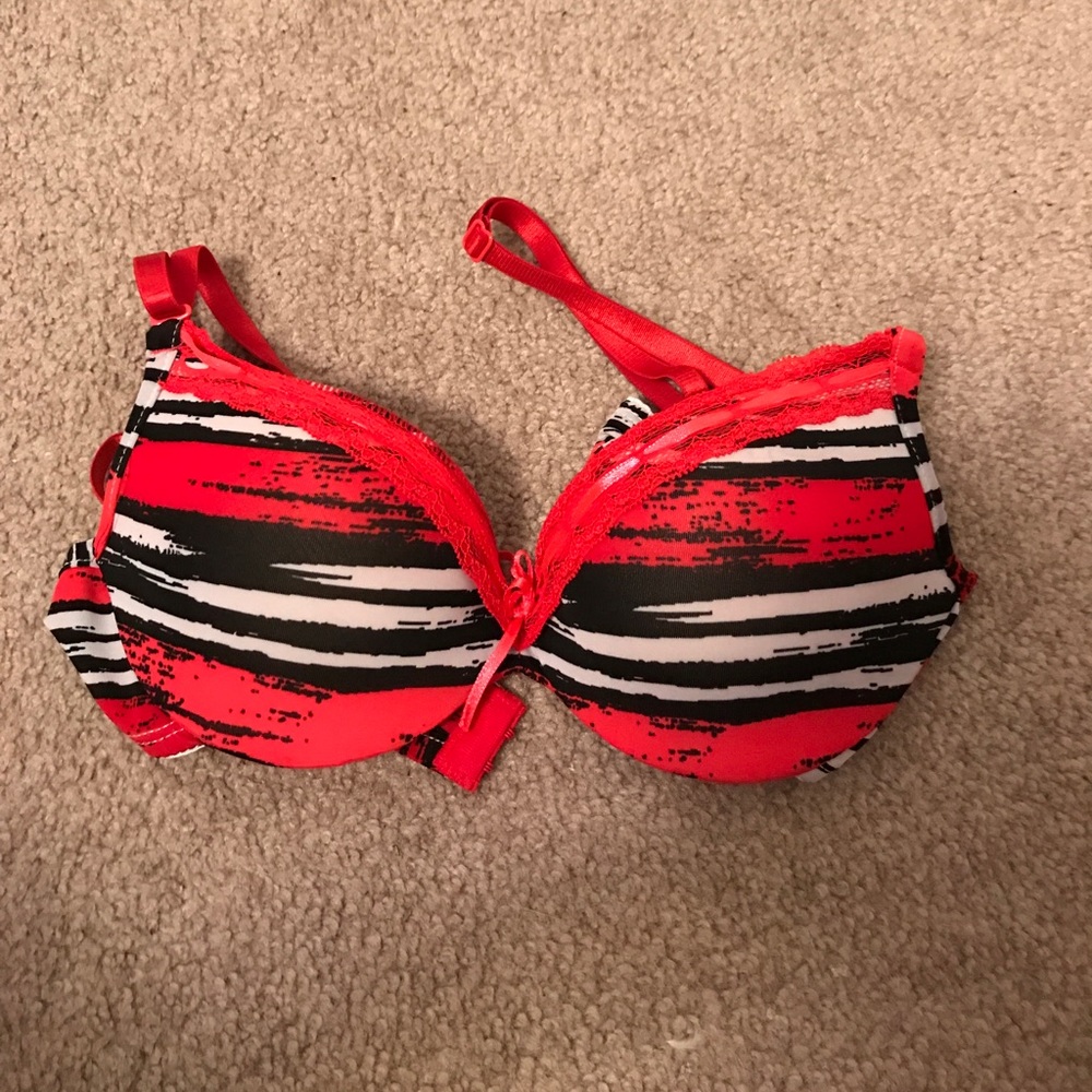Patterned bra