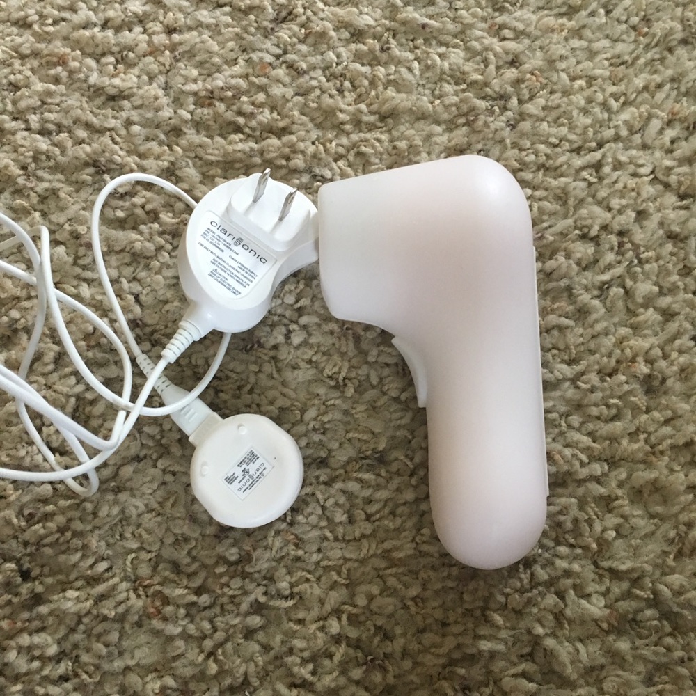 Clarisonic Mia 2 Facial Brush‼️ PRICE DROP‼️