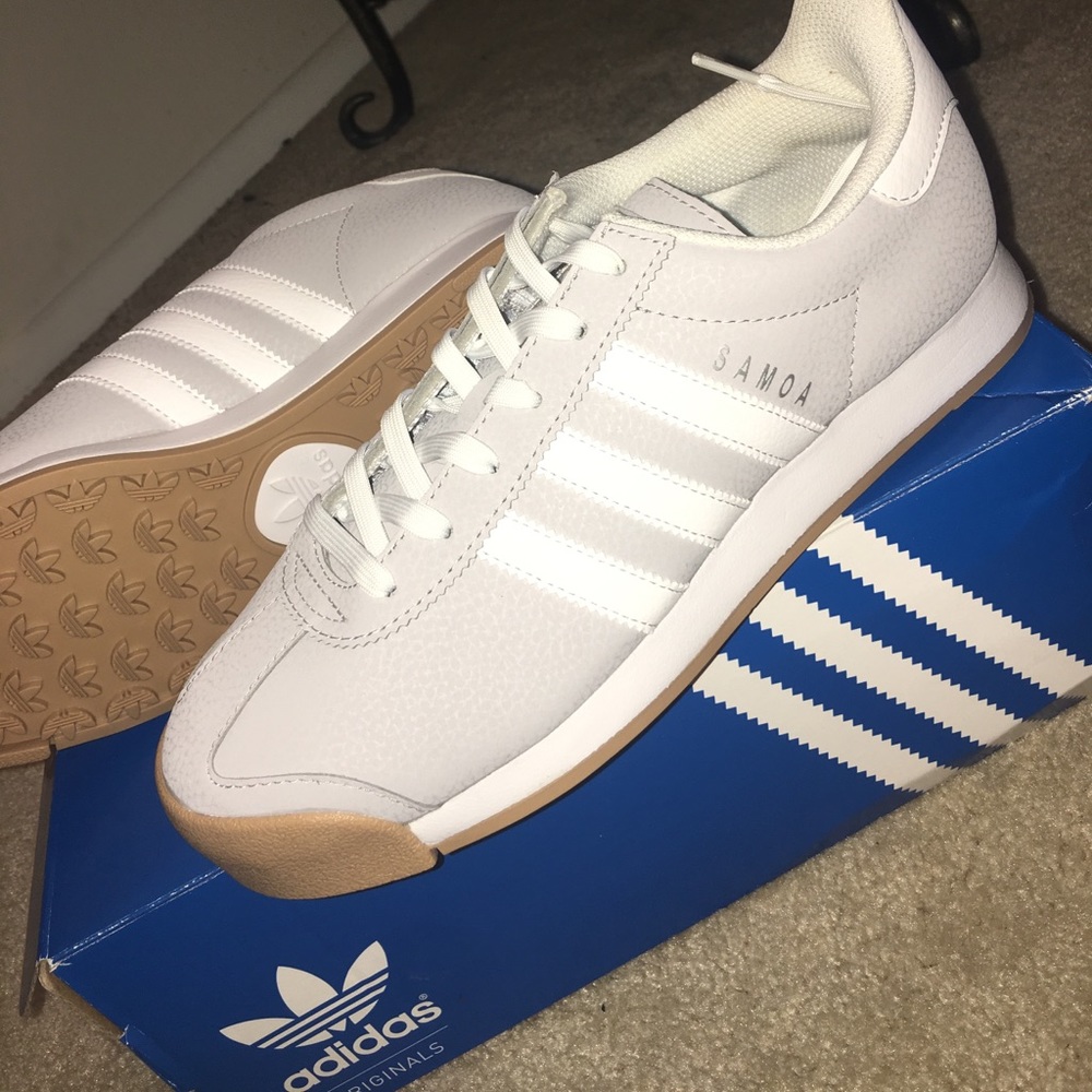 Women's Size 8 Adidas Light grey Samoa