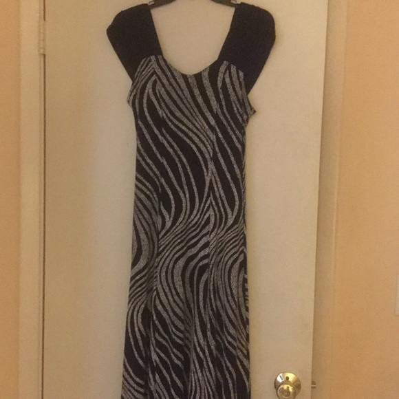 Black and white swirly pattern dress - Picture 2 of 3