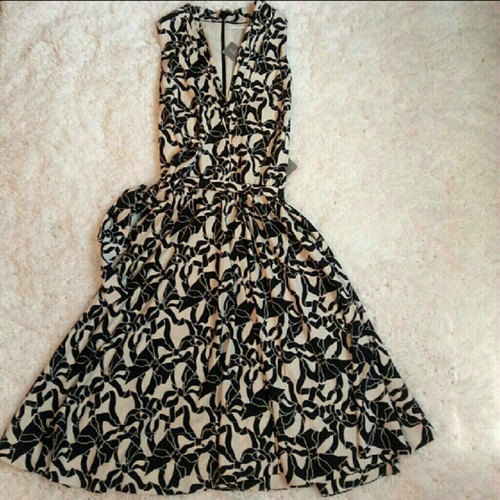 NWT Eva-Mendes Bow tie patterned dress, size 8.