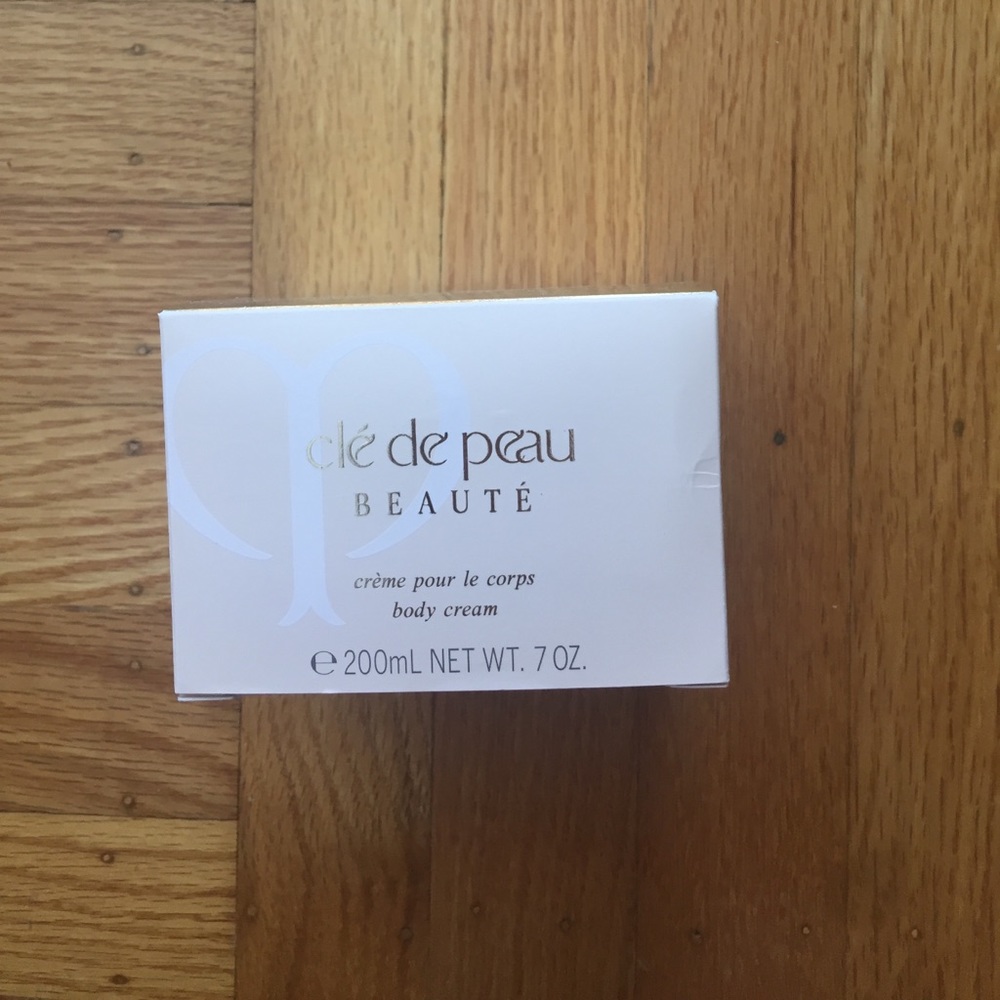 SOLD 🎉🎉🎉Cle De Peau Body Cream Full Size