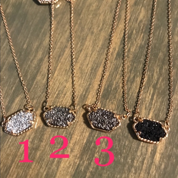 Drusy Elisa style pendant necklace with gold chain - Picture 7 of 8