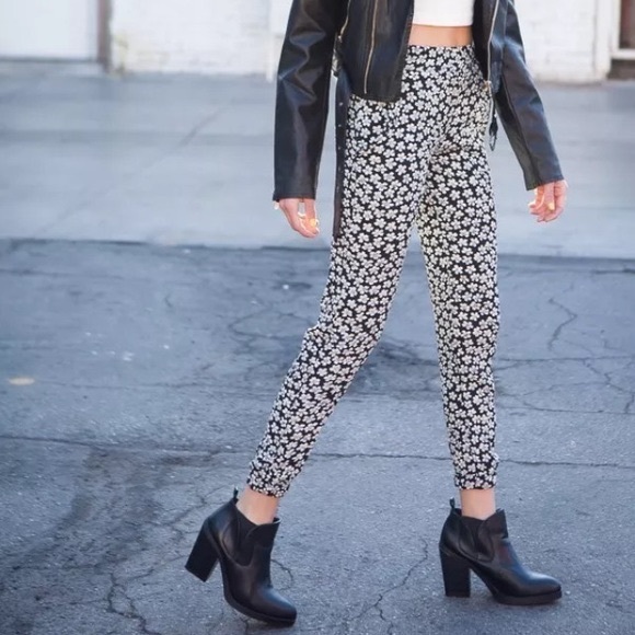 Brandy Melville Pants - Brandy Melville Floral Susannah Harem Pants