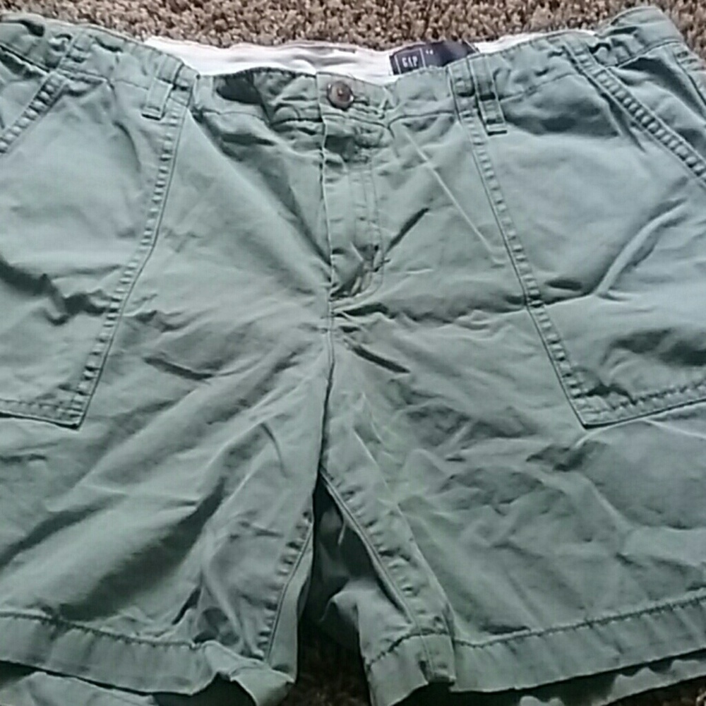 GAP SHORTS - Picture 2 of 3