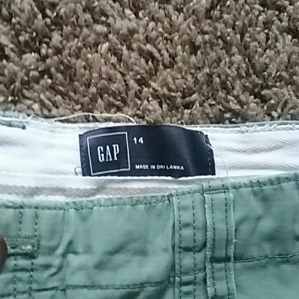 GAP SHORTS - Picture 3 of 3