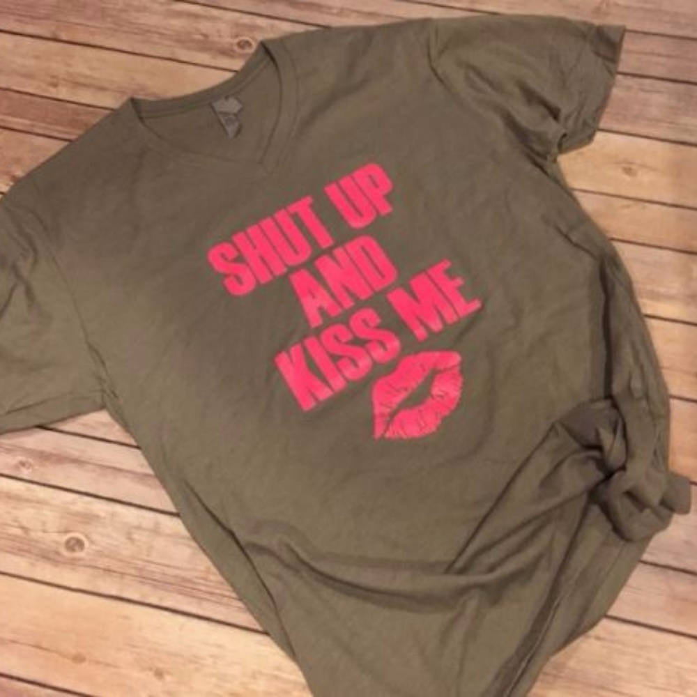 💛**NWOT** Cute Shut Up Kiss Me Tee!💛
