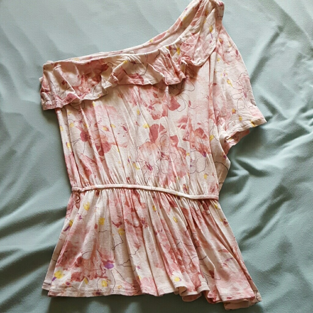 One shoulder shirt