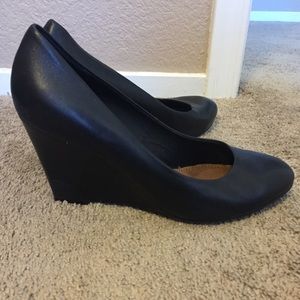 ‼️4EVER CLOSED IN 1 DAYS‼️Black wedge heel shoes