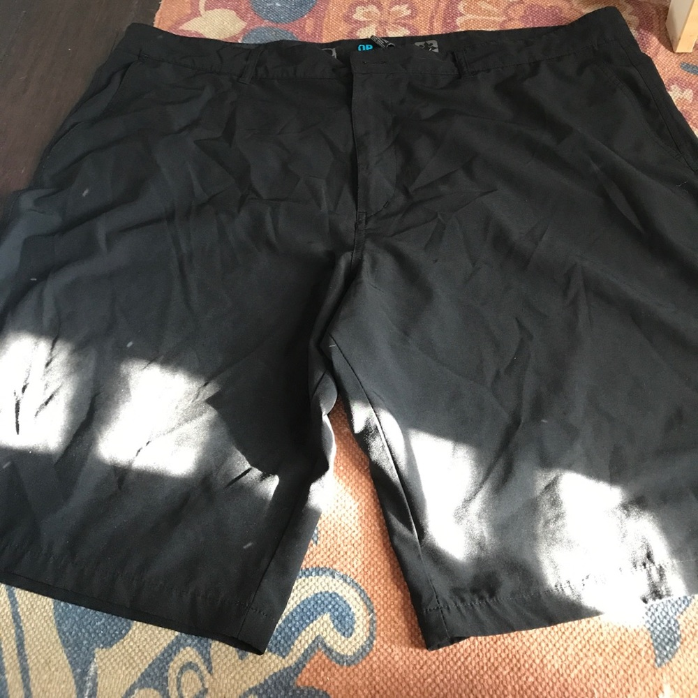 Black hybrid shorts