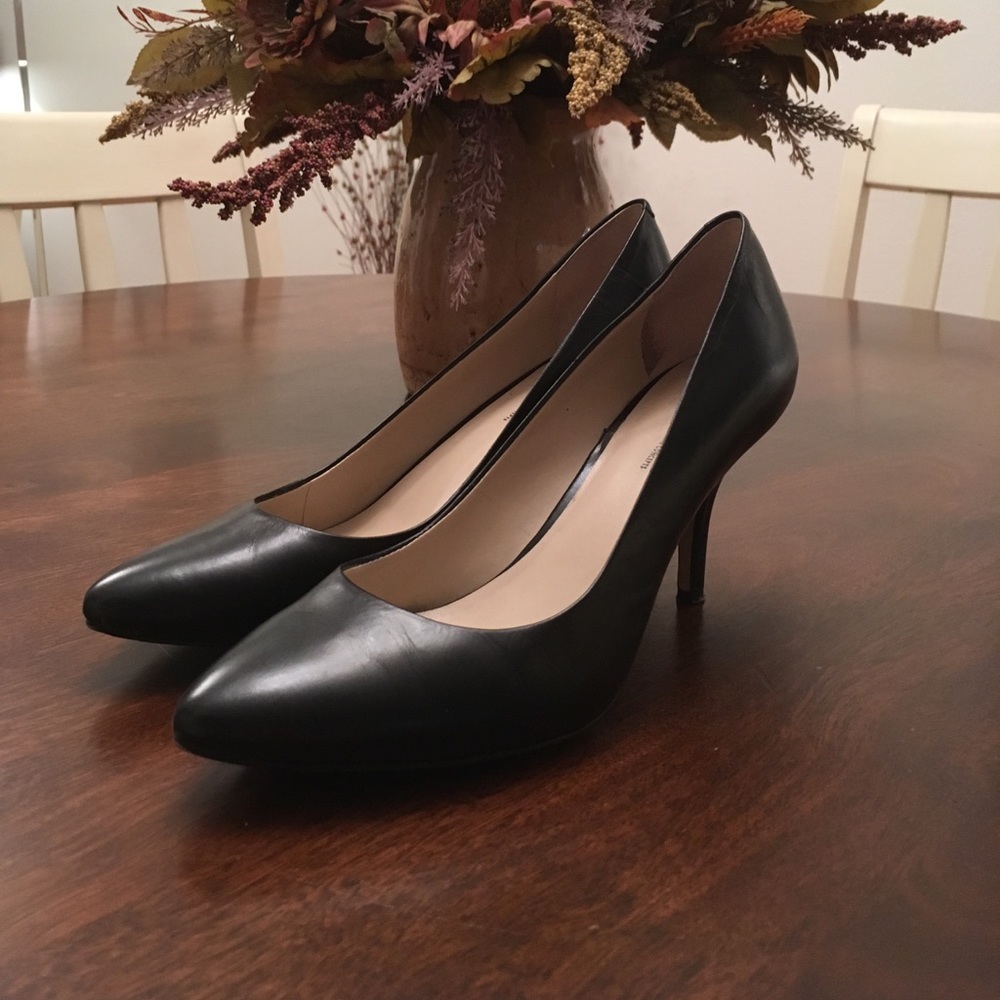 Black Pumps