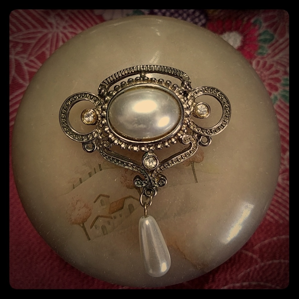 Vintage brooch with faux pearl