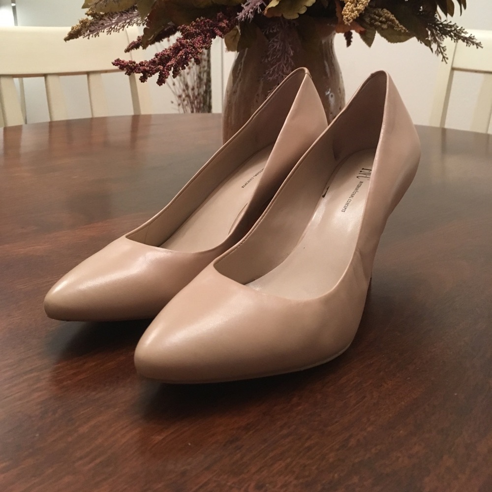 Nude Pumps