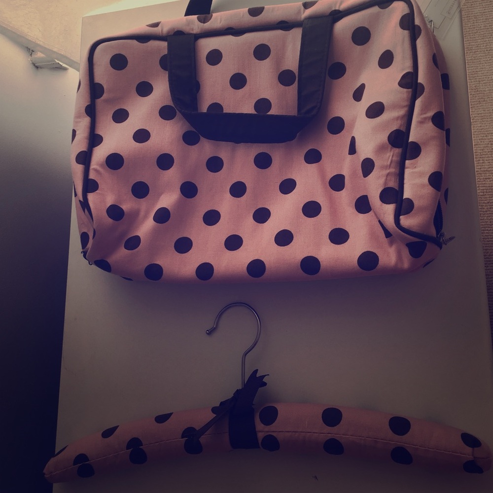 *Brand New Brown/Pink Makeup Bag+Matching Hanger