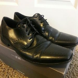 Men's dress shoes