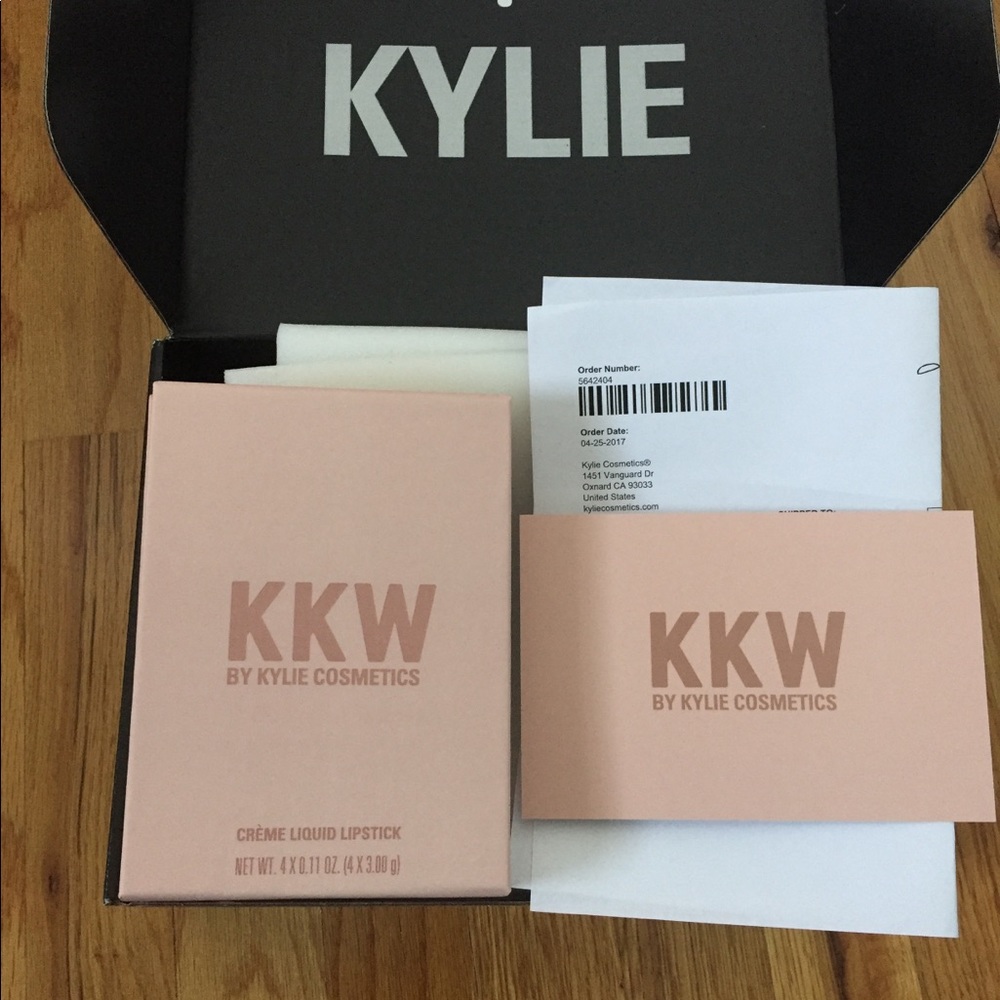 *SOLD* Kylie "Naked" Lip kit