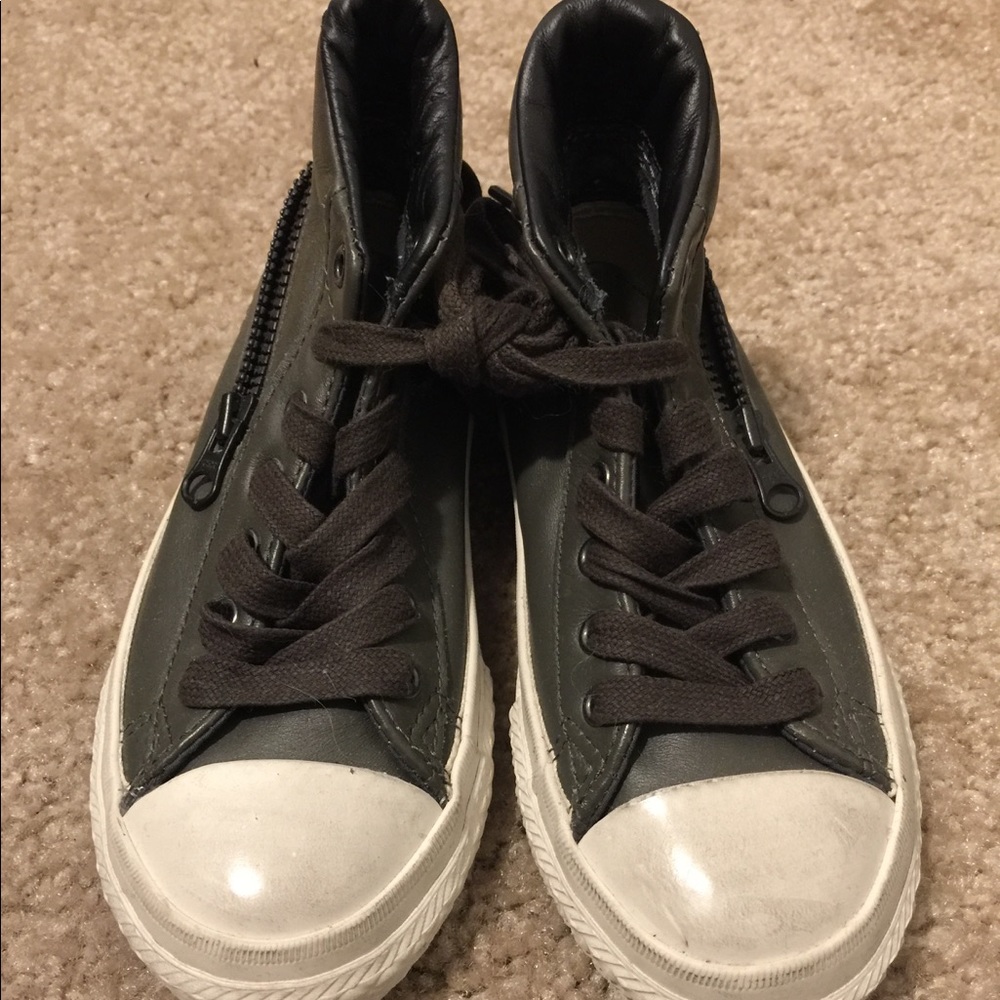 ⭐️2x HP⭐️ Converse x John Varvatos kids sz 11