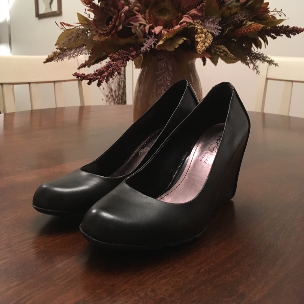 Black Wedge