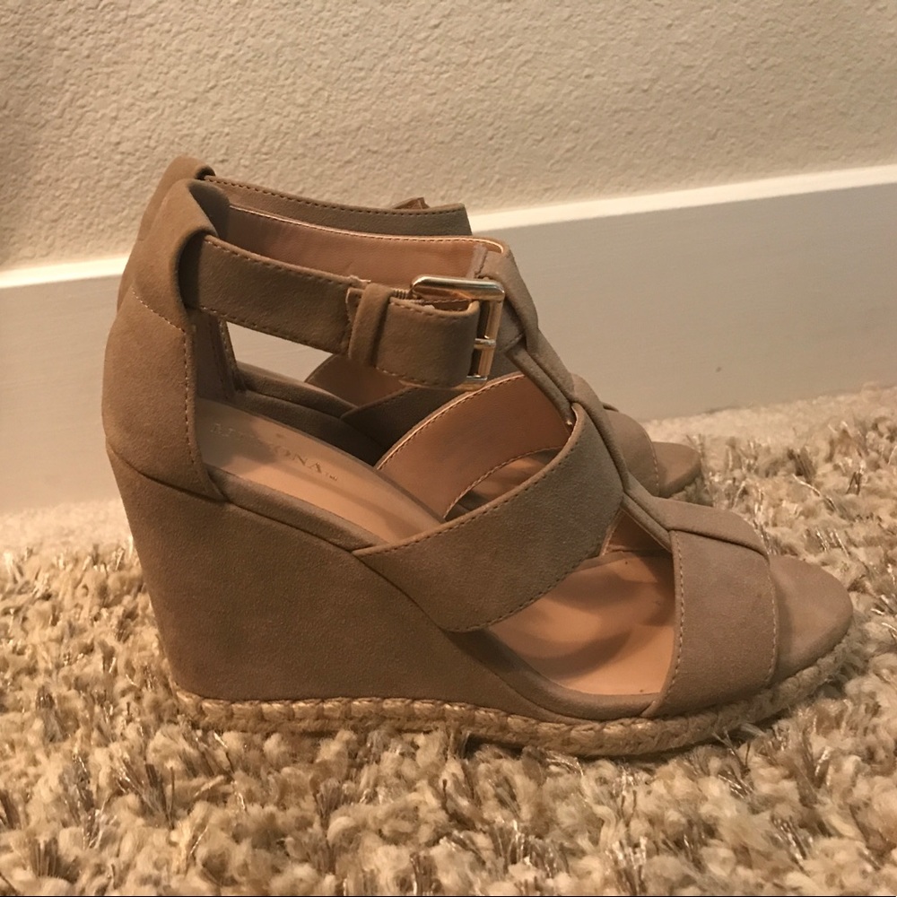 Merino (target) wedge sandal