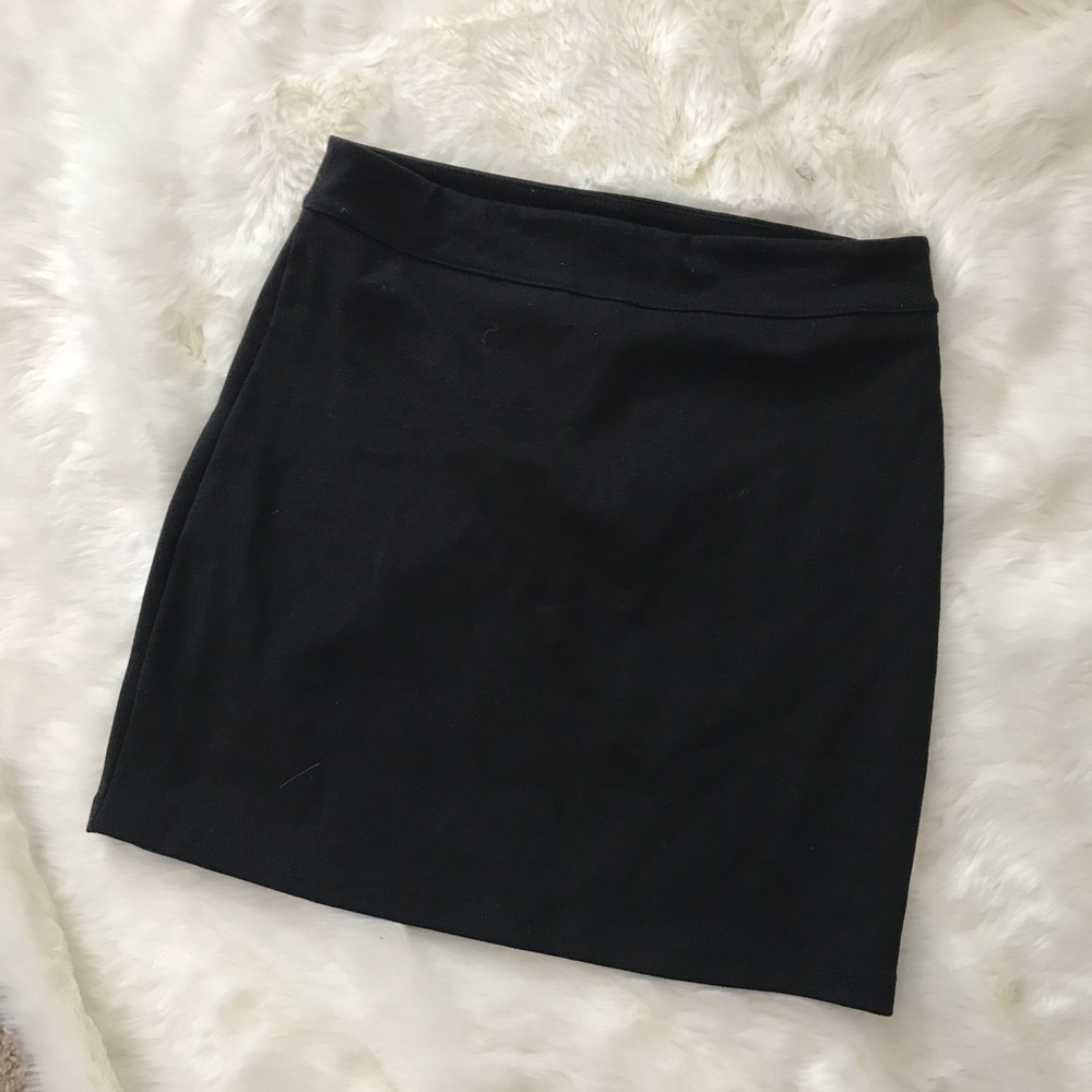 NWT SILENCE and NOISE BLACK PONTE KNIT SKIRT sz L - Picture 2 of 8