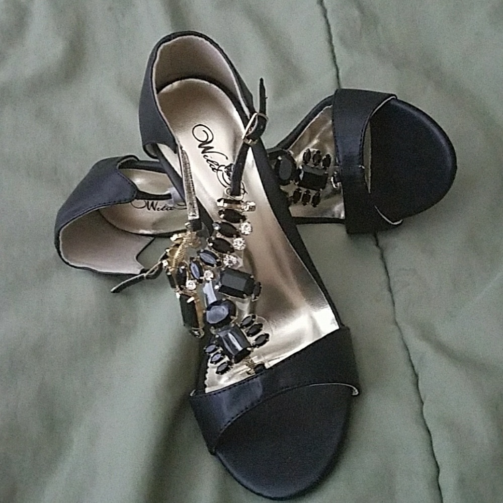 Black size 8 after 5 with the rhinestones sandal