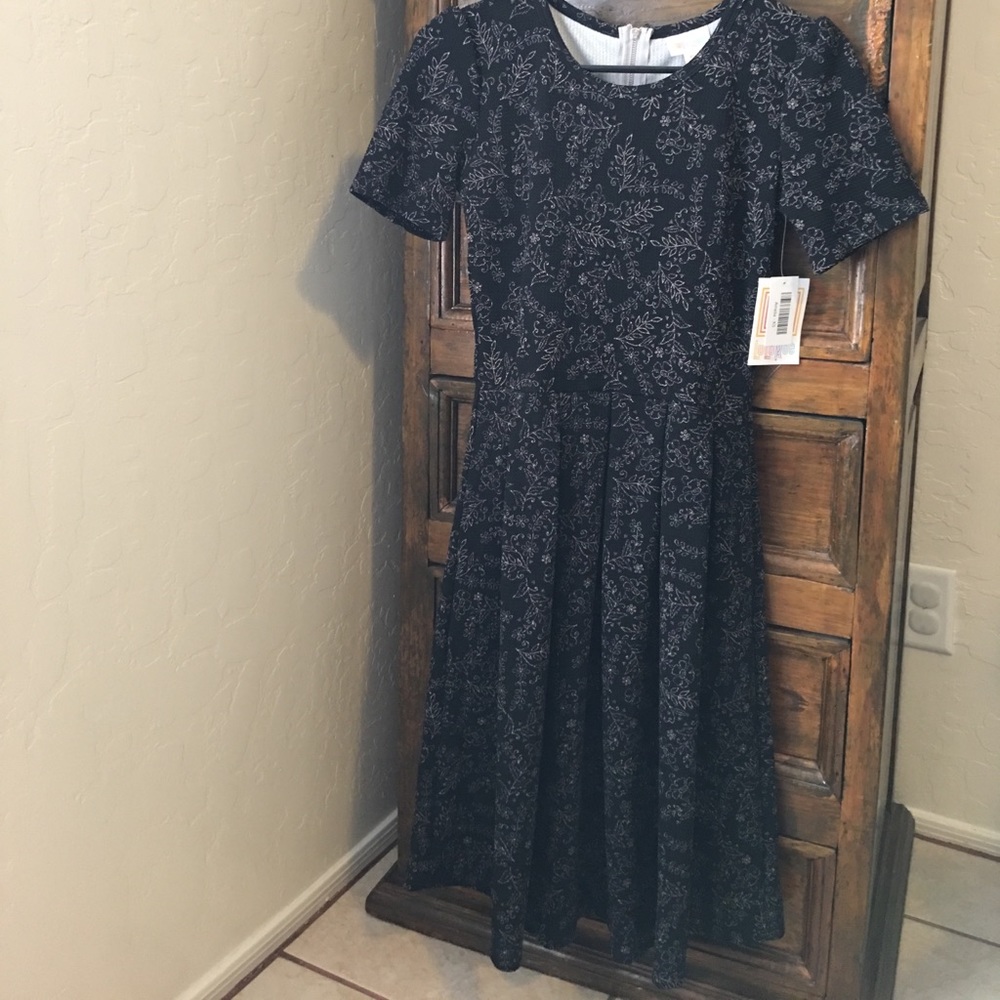 Lularoe Amelia black and white delicate flowers