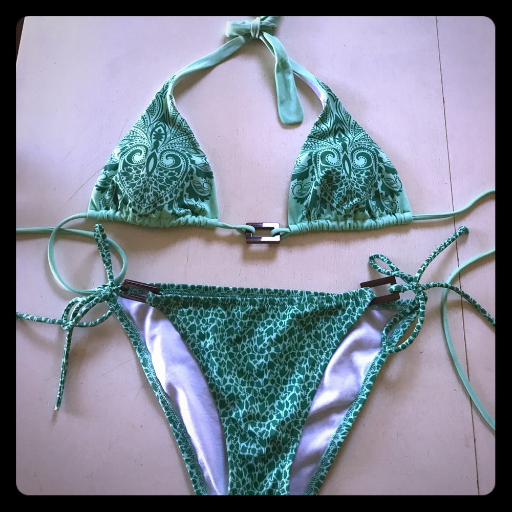 Top selling Victoria's Secret bikini 👙🌺💚 Size S