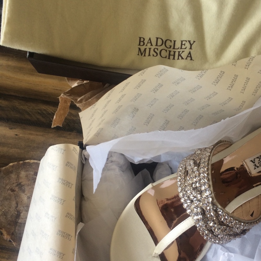Badgley Mischka Trent Flat Sandal 7.5 NEW