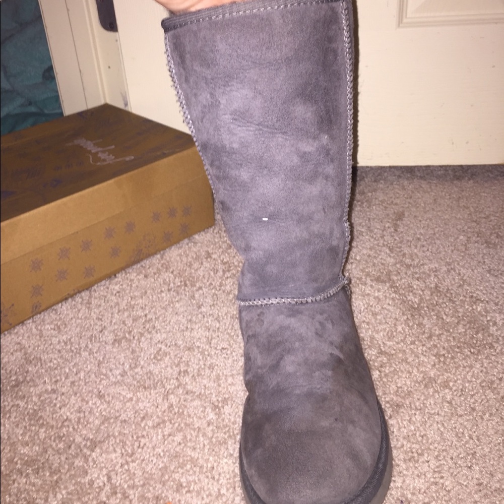 uggs - Picture 3 of 6